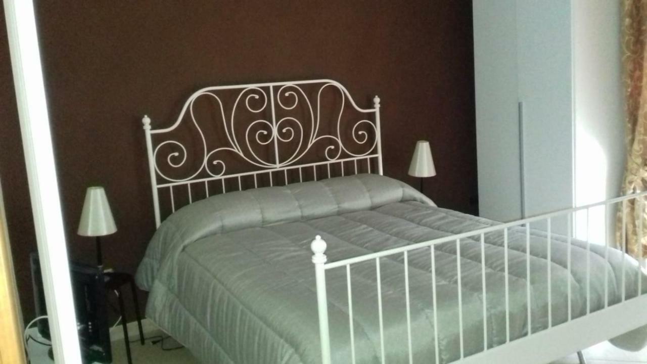 Casa Family & Friends Bed and Breakfast Salerno Exteriör bild