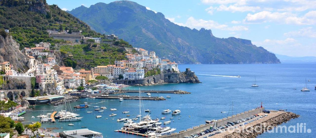 Casa Family & Friends Bed and Breakfast Salerno Exteriör bild
